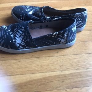 Toms casual slip ons